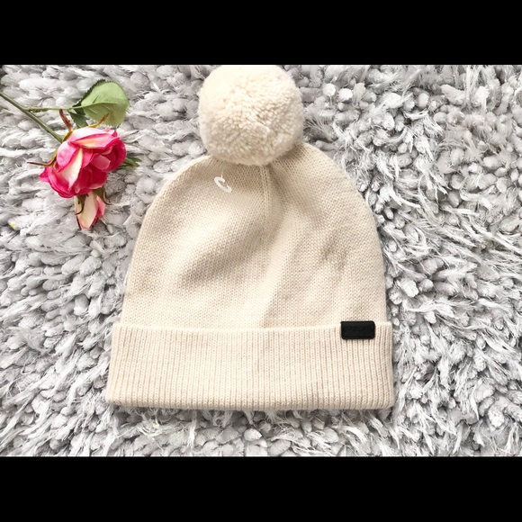 ?New COACH BEAUTIFUL CREAM COLOR HAT WITH Pom Pom